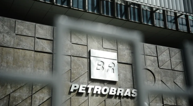 Petrobras anuncia fim da paridade de preços do petróleo com o dólar e o mercado internacional